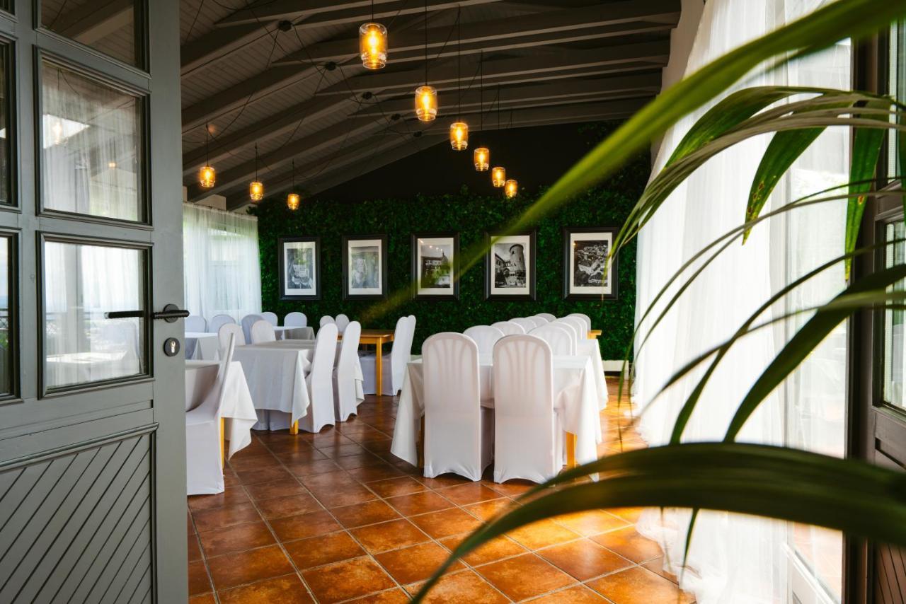 Šternberk Restaurant & Pension U Hradu מראה חיצוני תמונה